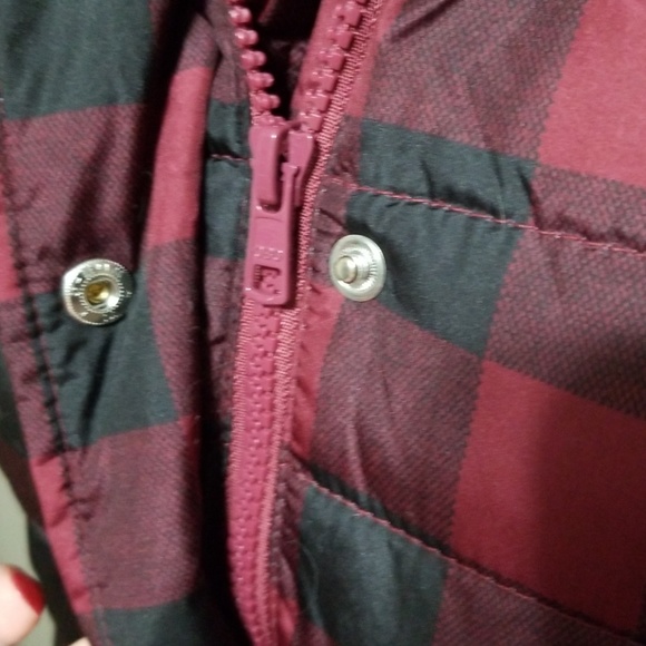 NWOT Gap puffer vest - Picture 3 of 8
